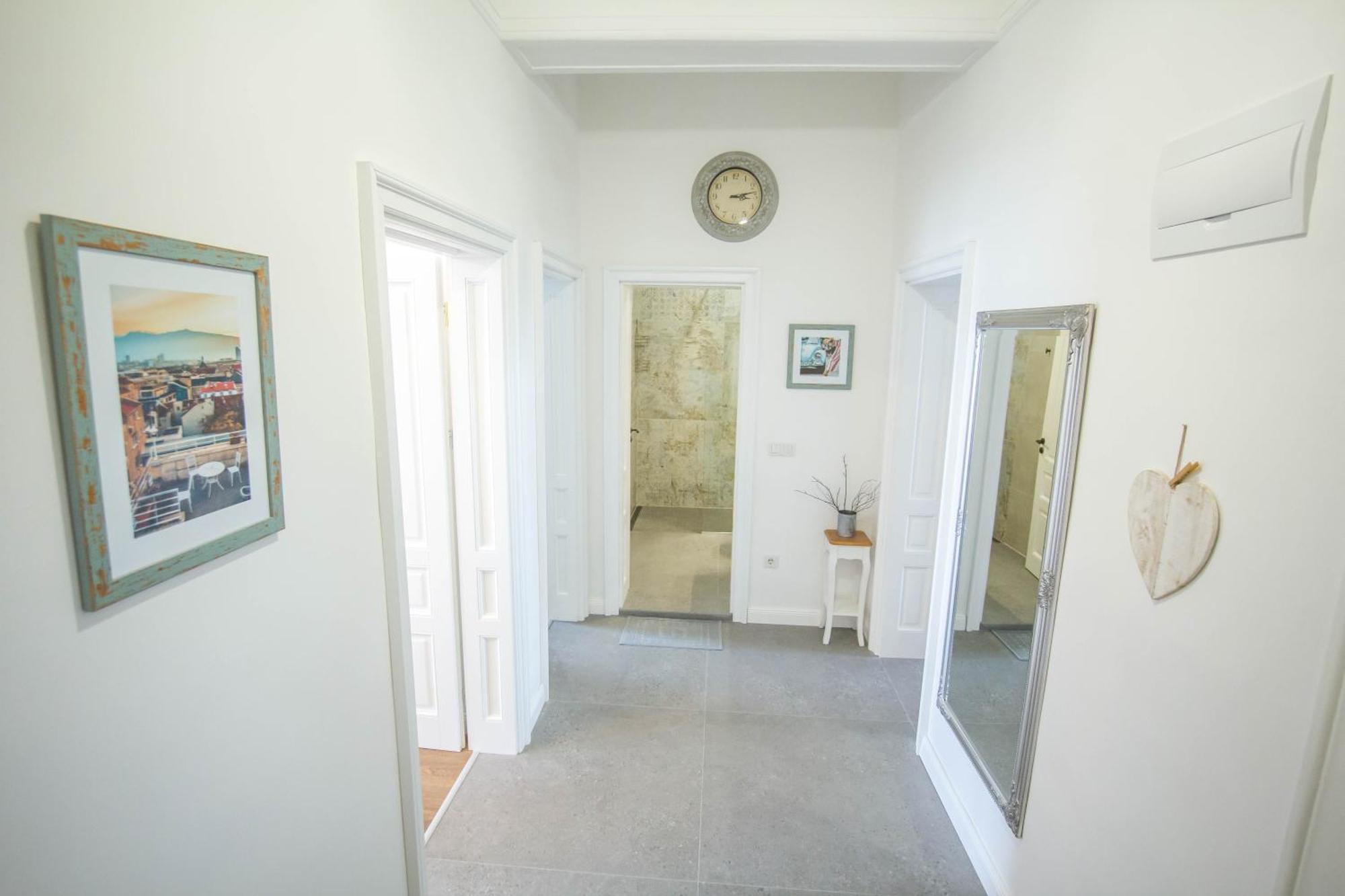 Lion'S Bridge Boutique 2Bdrm Apt, Top Center Gem Sofia Exteriör bild