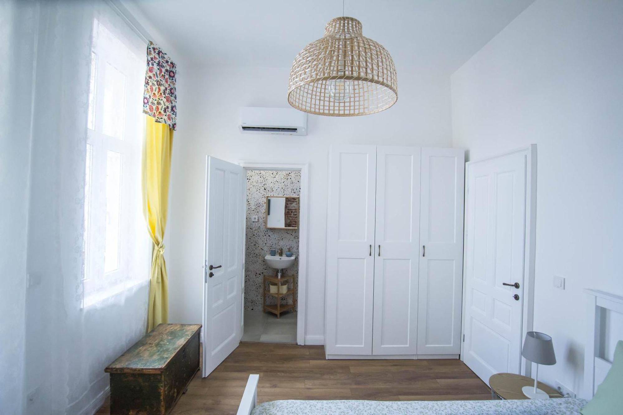 Lion'S Bridge Boutique 2Bdrm Apt, Top Center Gem Sofia Exteriör bild